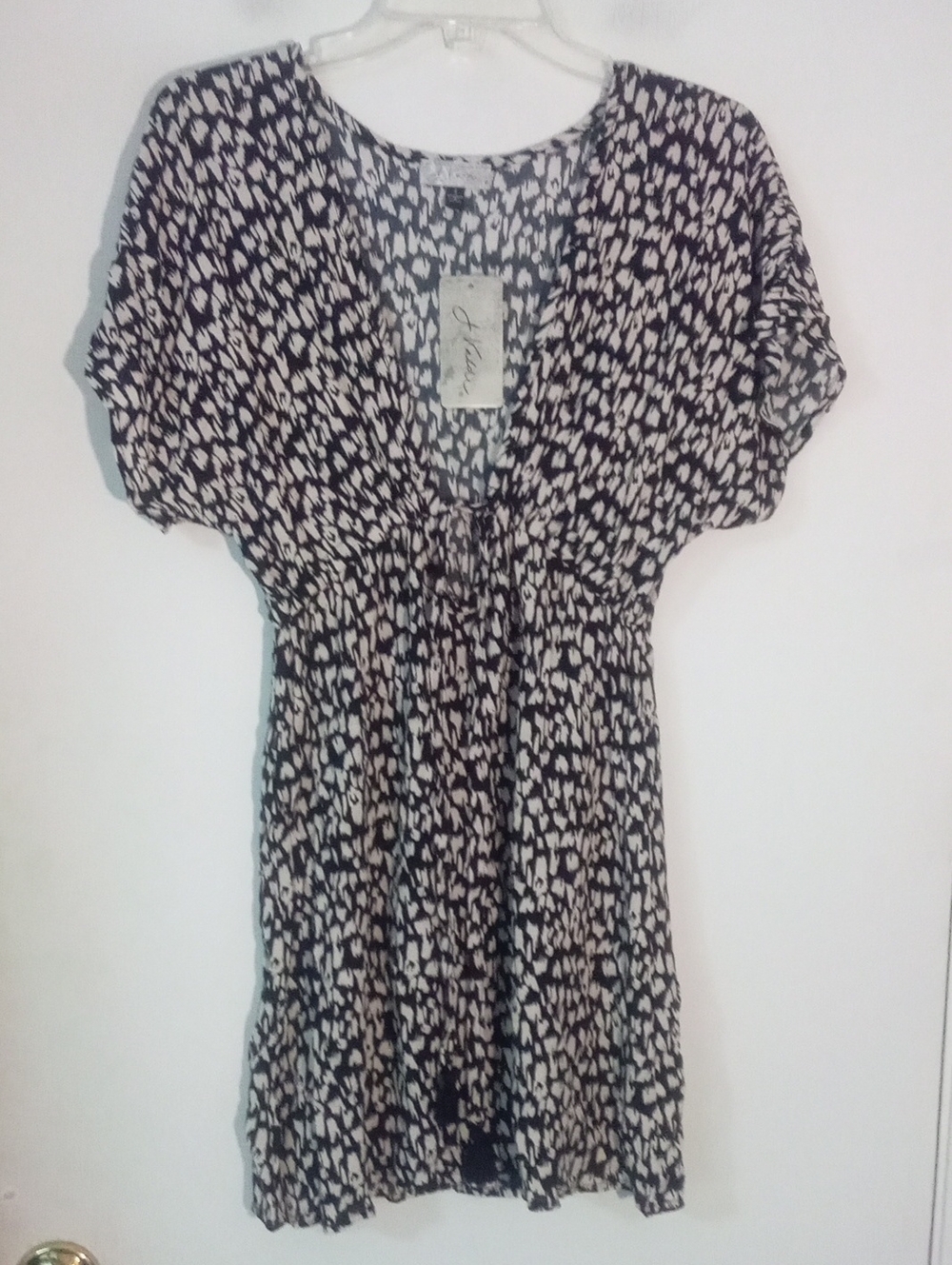 J. Valdi Black and Tan Tie-Front Dress Small NWT $58 Plunge Neckline Mini